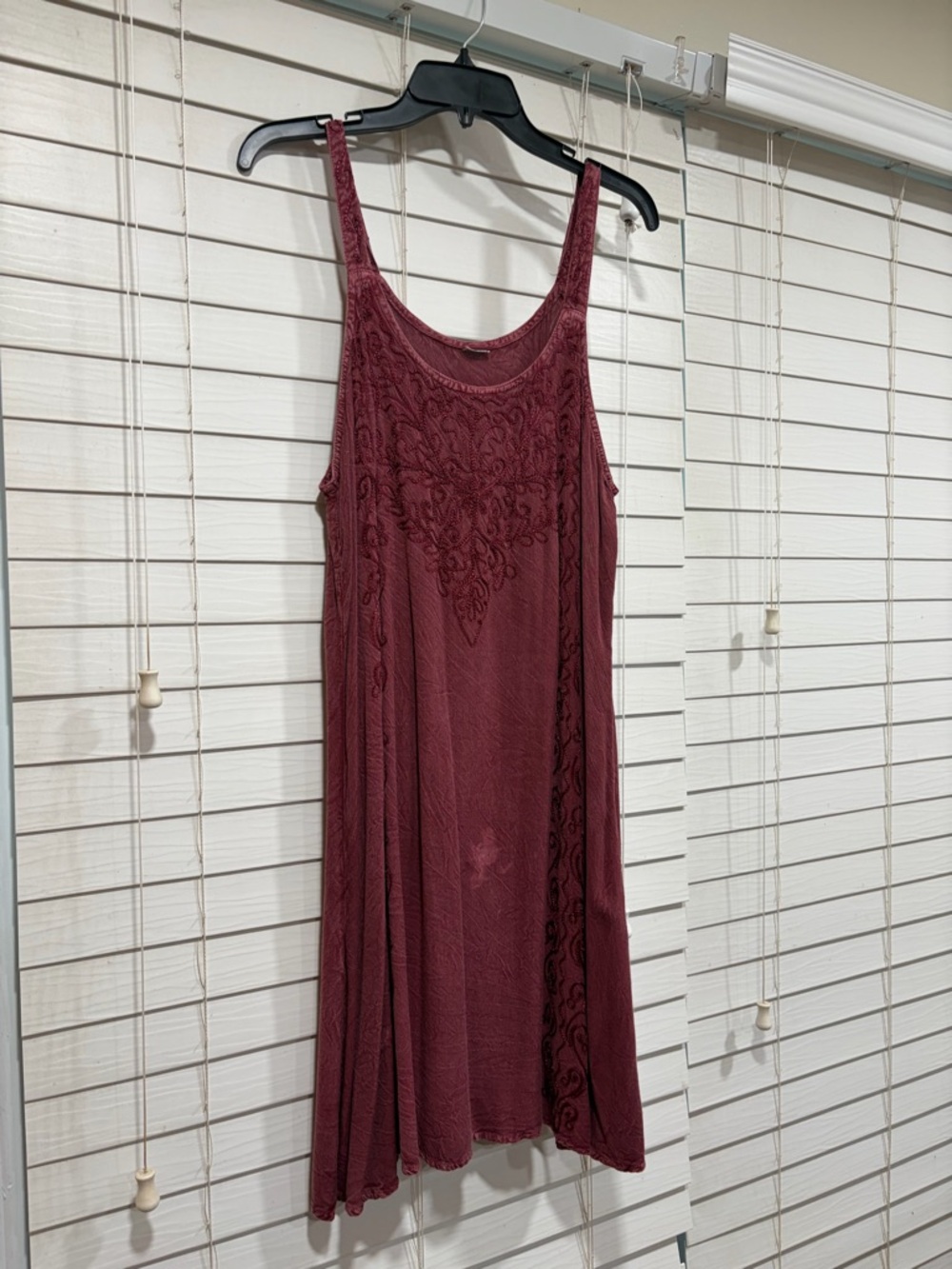 Sleeveless Lace-Detail Swing Dress in Burgundy